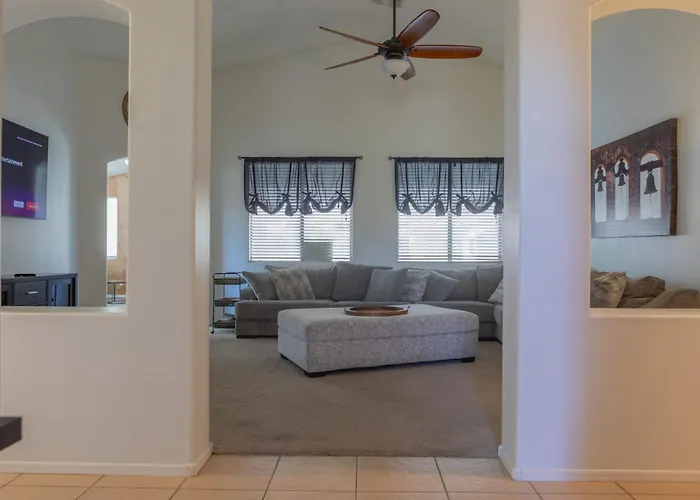 Holiday home Comfy House Private Backyard With Pool Bbq Citrus Surprise
